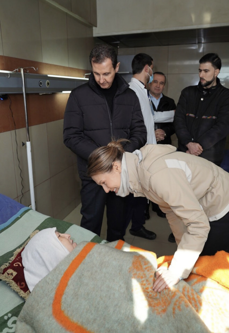 الرئيس الأسد وعقيلته في مستشفى حلب الجامعي 